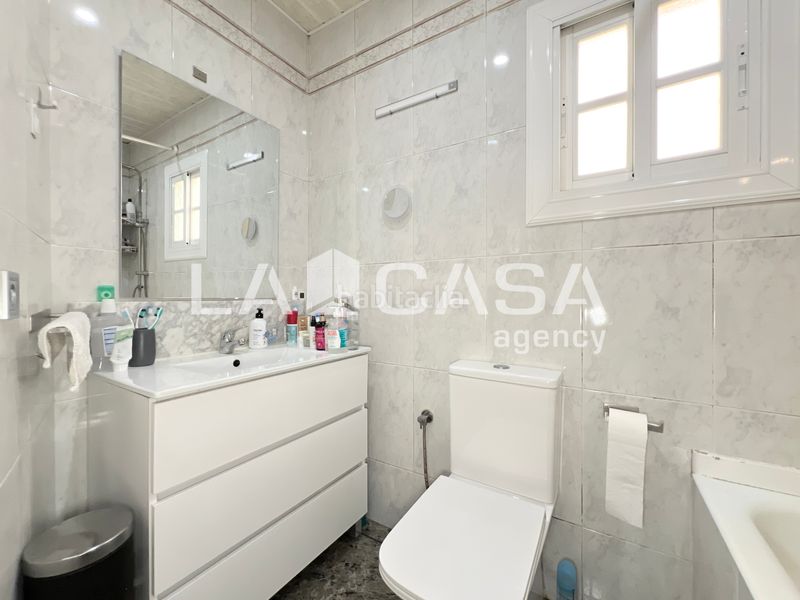 Foto ba8abde3-cd03-4ccf-8442-1ead6bc6d488. Àtic a Prosperitat Barcelona