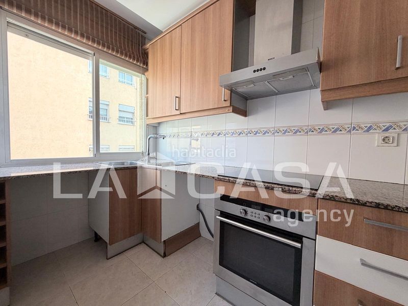 Foto 0e0f4c2f-abd8-4e33-b5fd-39332384b3b9. Àtic amb calefacció aparcament a Can Rull Sabadell