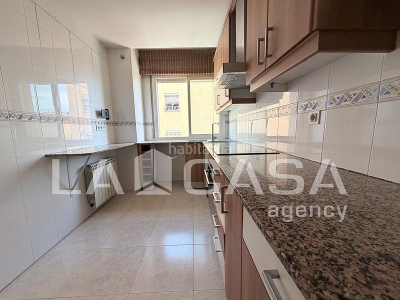 Foto 9a503d93-1841-41e1-a0b2-866301d7946f. Àtic amb calefacció aparcament a Can Rull Sabadell