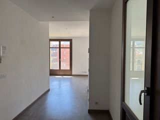 Piso  Avinguda del paral·lel. Piso reformado con vistas despejadas a montjuïc y acabados premi