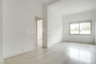 Pis  Gran via de les corts catalanes. Piso en sant martí  3 habitaciones  con ascensor  cerca del mar