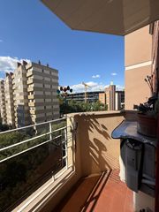 Pis  Travessera de les corts. Les corts  piso alto con balcon