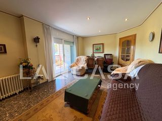 Flat  Carrer rafael de casanova. Amplia vivienda con vistas al mar en premia de mar