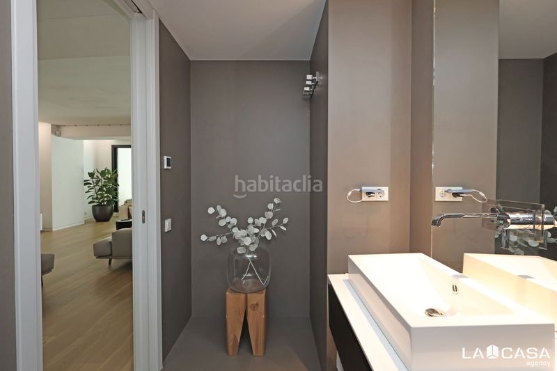 Foto bc034213-2569-47f9-bfeb-ba0420e12129. Dúplex amb piscina a St. Pere - Sta. Caterina - El Born Barcelona