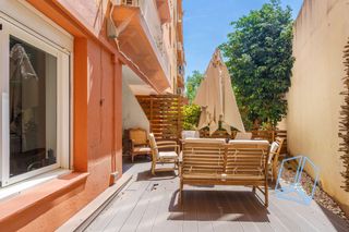 Pis  Carrer de l'alcalde de móstoles. Planta baja reformada con terraza y patio en baix guinardó