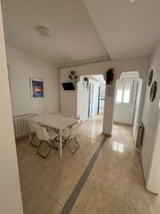 Pis  Carrer de vaquer. Amplio piso de 133 m2 junto al mercat de collblanc y a 5 minutos