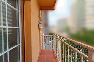 Pis  Calle amadeu torner d'. Piso con balcon