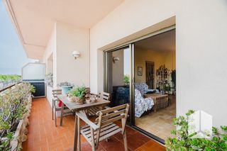 Pis  Avinguda de la constitució. Amplia vivienda situada en una tercera planta