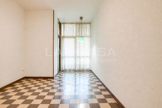 Flat  Carrer de les camèlies. Piso con balcon
