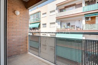 Etagenwohnung  Carrer de la pau. Amplio con balcon