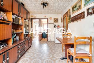Etagenwohnung  Carrer d'almagro. Luminoso con balcon
