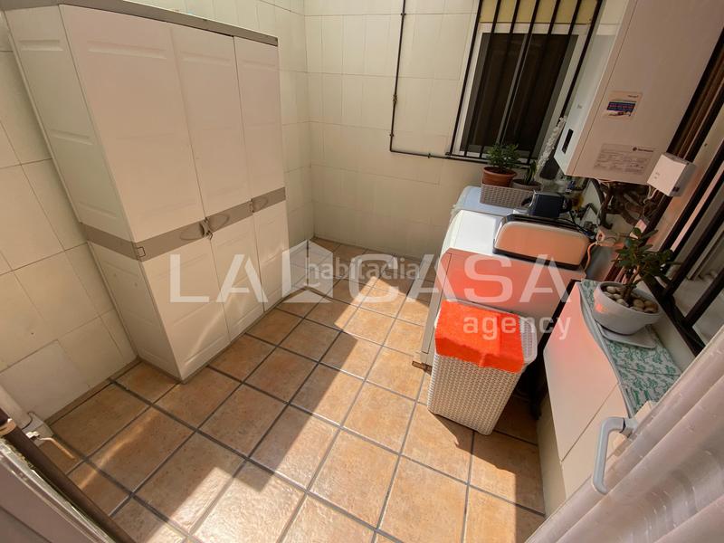 Foto 1f3d93cf-1f75-4f2a-bab1-bb48452311d7. Piso luminoso con terraza de 50 m en Fondo Santa Coloma de Gramenet