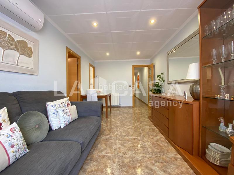 Foto e5b28244-a76a-48e6-ad87-1cee5933a6c7. Piso luminoso con terraza de 50 m en Fondo Santa Coloma de Gramenet