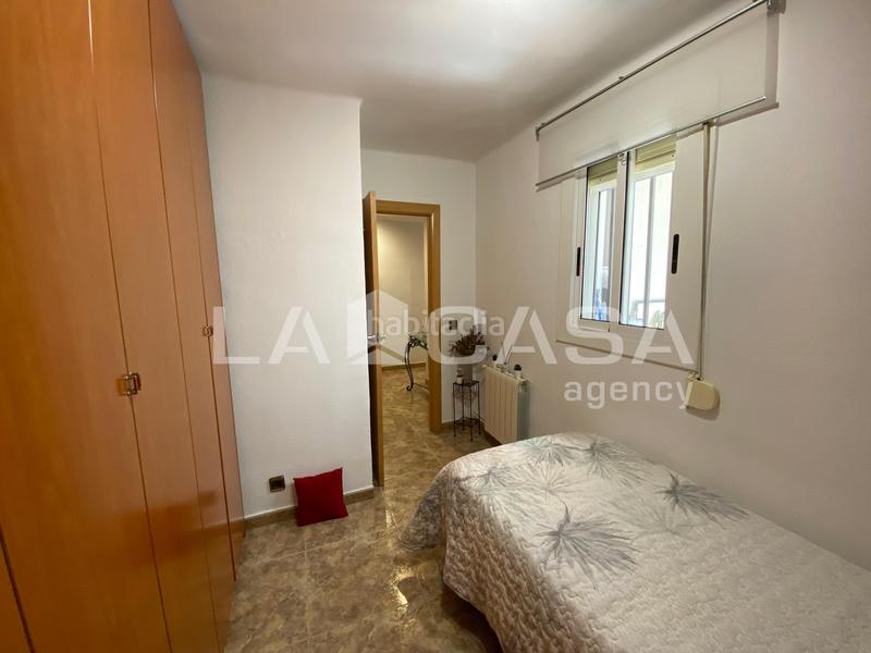Foto f2b1ea05-05ba-4d0d-a2c8-5440219e46bb. Piso luminoso con terraza de 50 m en Fondo Santa Coloma de Gramenet