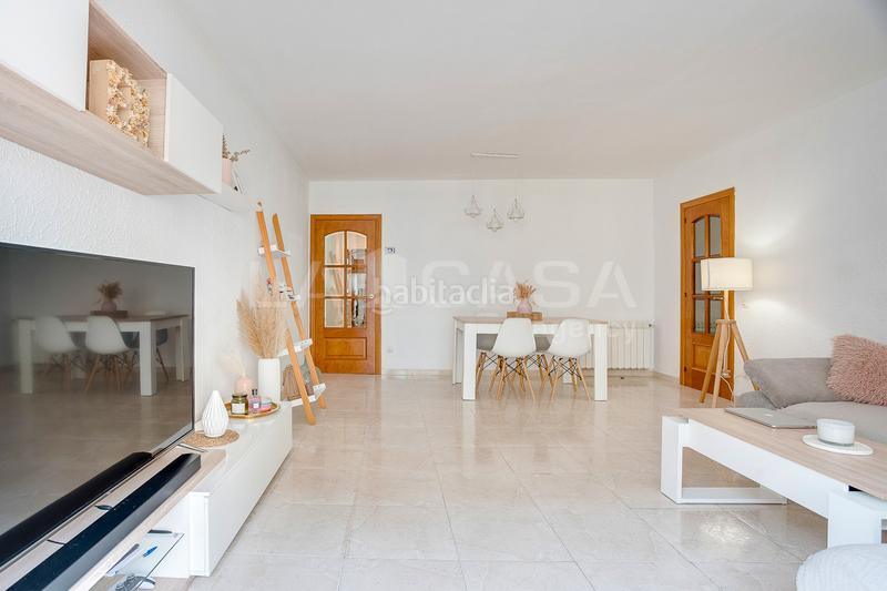 Foto 1524fcee-4624-452a-b3fd-f7667e685483. Piso luminosa con balcon en Canovelles