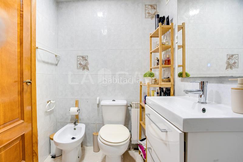Foto 3739e685-fe74-430b-bfb9-9c10410838f1. Piso luminosa con balcon en Canovelles