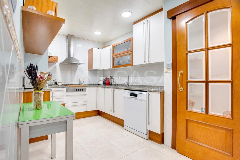 Foto fac45f71-9b64-4981-b29b-d7e9c194e4a6. Piso luminosa con balcon en Canovelles