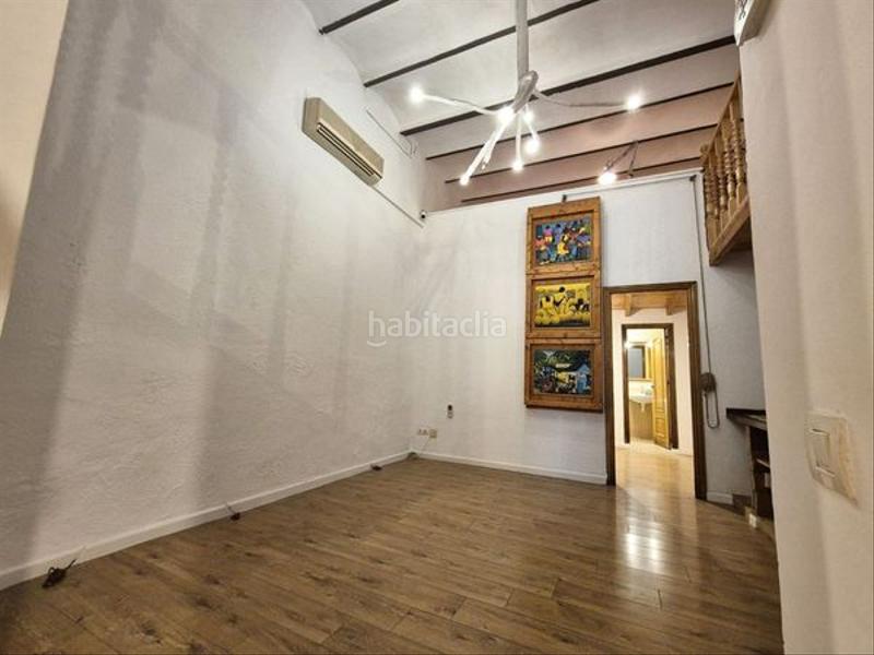 Foto 5eface0b-77e9-49aa-8fe9-63606829428e. Dúplex  con patio y local en finca regia del poblesec en Barcelona