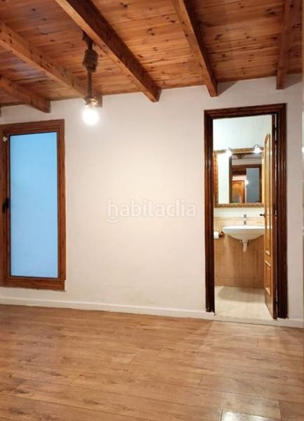Foto 61f7778d-f6c1-456b-a71b-07cbf8cba42e. Dúplex  con patio y local en finca regia del poblesec en Barcelona