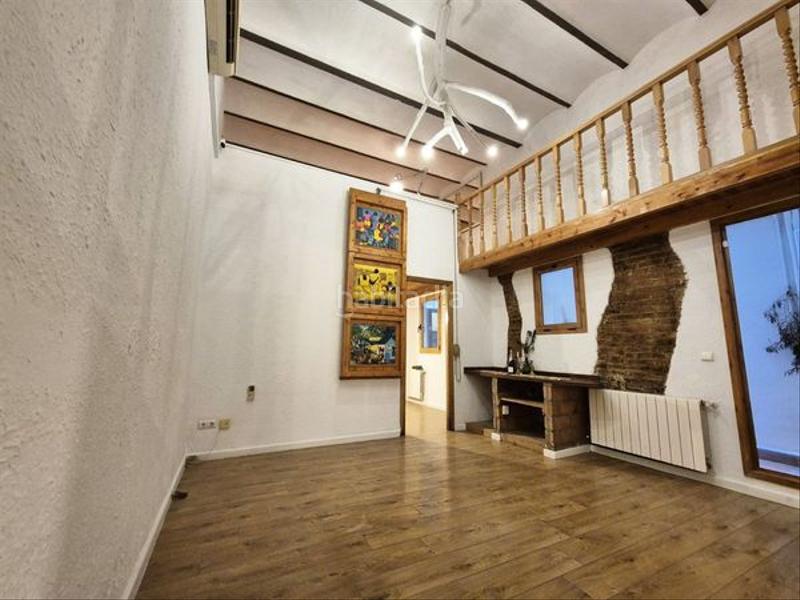 Foto 775279f0-6e93-47bd-8b19-871197a87e2c. Dúplex  con patio y local en finca regia del poblesec en Barcelona