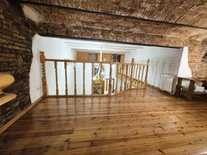 Foto c45a5b2d-44b5-4a41-90fe-7f21f6e28695. Dúplex  con patio y local en finca regia del poblesec en Barcelona