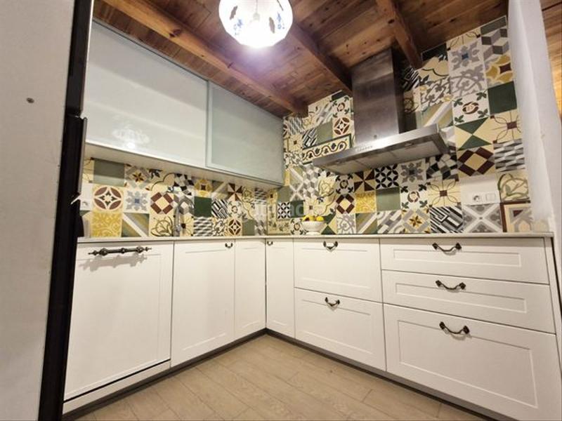Foto c8ea6655-0887-4c9c-b0e1-99aa02412550. Dúplex  con patio y local en finca regia del poblesec en Barcelona