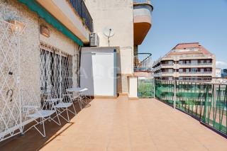 Ático  Carrer d'olzinelles. Atico luminoso con terraza de 25 m