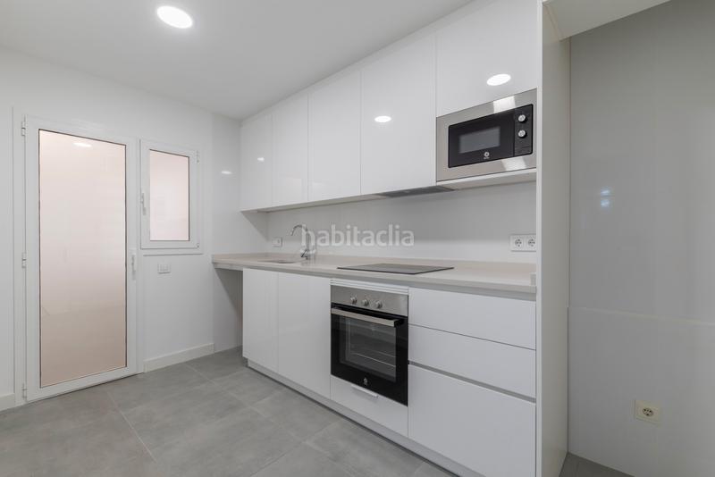 Foto 464ee2cf-3880-4eed-b4fd-cd80179727c8. Piso  reformado con terraza privada en El Poble Sec - Parc de Montjuïc Barcelona