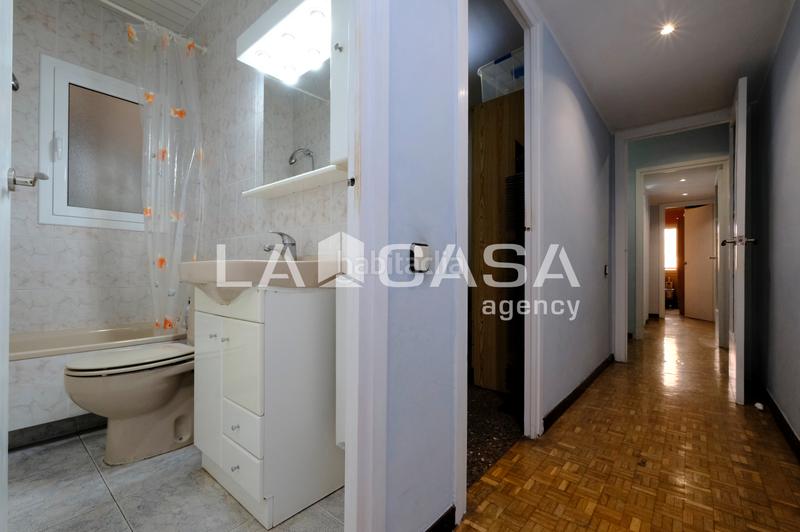 Foto ef74d289-c6a3-46b5-99d8-3cefaedfc9ed. Piso en Guinardó Barcelona