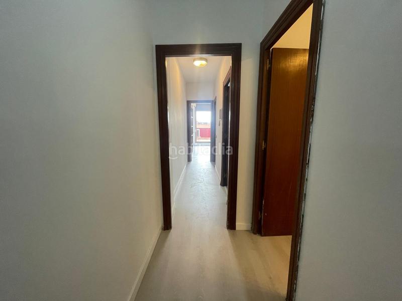 Foto 2a1cb421-0d76-41e7-b048-e3d02e81d27d. Piso atico con terraza privada de 13 m en Sant Josep Hospitalet de Llobregat (L´)
