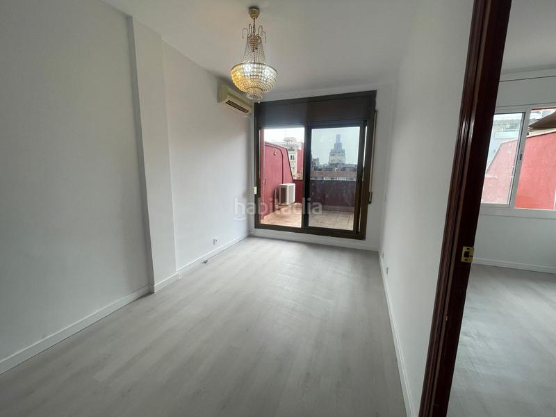 Foto 2d4ae9ac-724c-45de-9bd5-2e171f2e8c9b. Piso atico con terraza privada de 13 m en Sant Josep Hospitalet de Llobregat (L´)