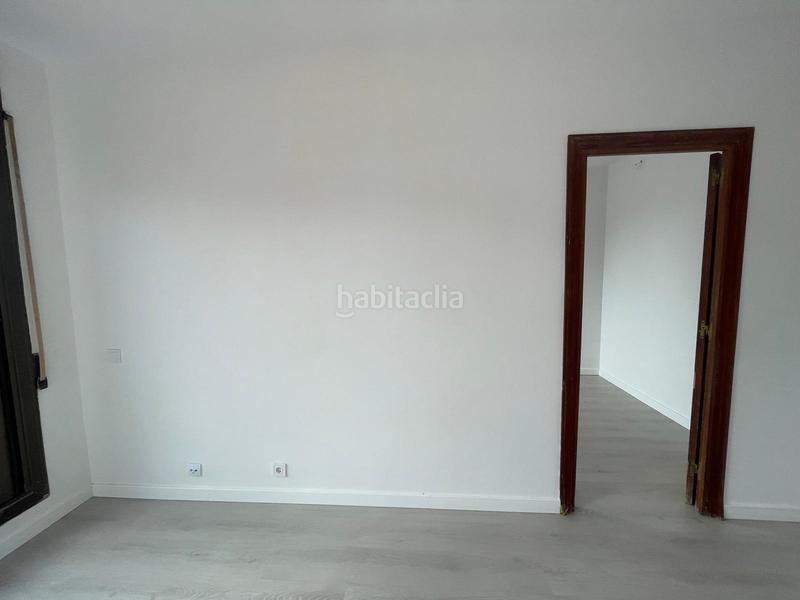 Foto f8f7382a-2a35-4b0f-862e-9a935d30baf6. Piso atico con terraza privada de 13 m en Sant Josep Hospitalet de Llobregat (L´)