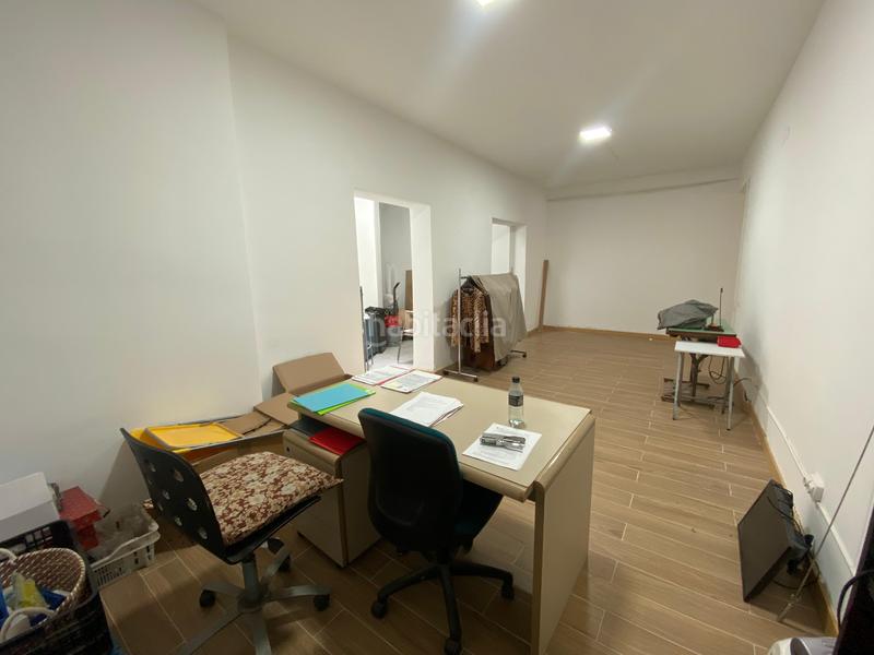 Foto 220d1980-0a48-42e0-b198-831b5f55a801. Local commercial dans El Camp de l´Arpa del Clot Barcelona