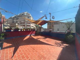 Rez-de-chaussée  Carrer de l'albareda. Casa a reformar con terraza privada de 44 m