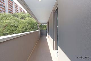 Piso  Plaça de l'unicef. Finca de obra joven con piscina, parking incluido en el precio y