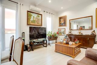 Pis  Avinguda de catalunya. Balcon de 7 m  4 habitaciones
