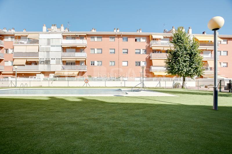 Foto eefba5ae-d6e3-442b-ab25-ec31a92c23a0. Piano terra con parcheggio piscina in Canovelles