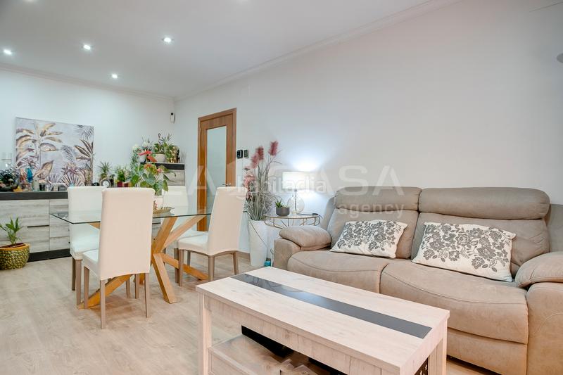 Foto f2061ea4-2674-460f-8e72-b54a48860fe4. Piano terra con parcheggio piscina in Canovelles