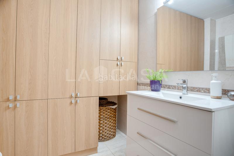 Foto f4c3d89d-2fb9-4e7a-87d5-d3191b8a62bd. Piano terra con parcheggio piscina in Canovelles