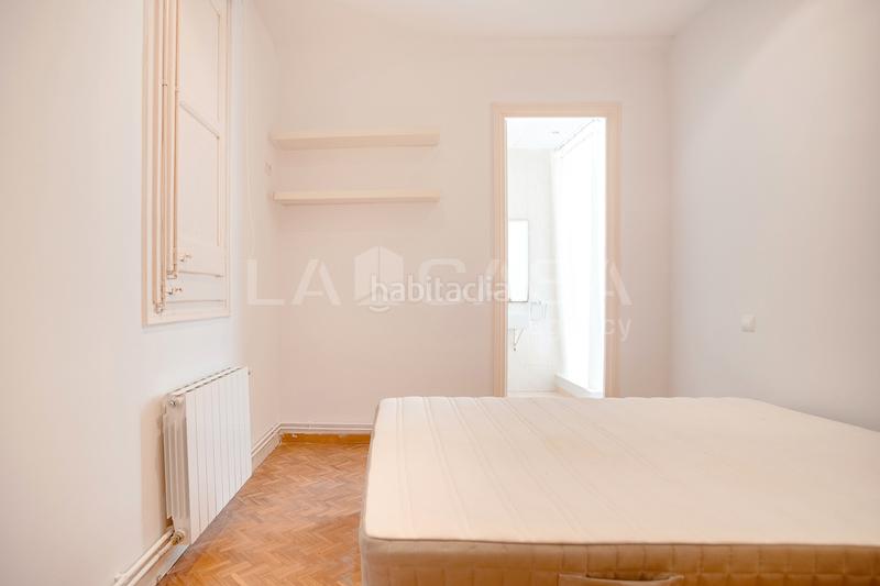 Foto 10b8192c-cac3-44c4-89f5-0d34c2c3e738. Appartement avec chauffage dans Sagrada Família Barcelona