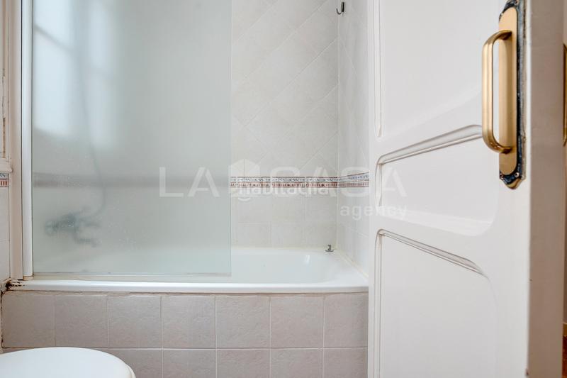 Foto e55fce34-8367-4122-9a84-7e35457792df. Pis amb calefacció a Sagrada Família Barcelona