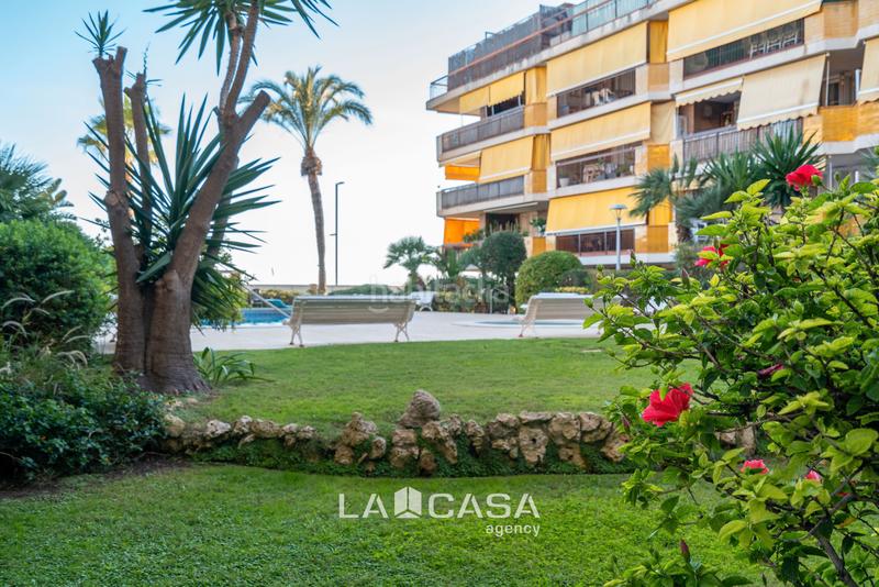 Foto b3f70e9a-3a23-451f-b8f9-03b051044fd1. Àtic amb aparcament piscina a Baixador Castelldefels