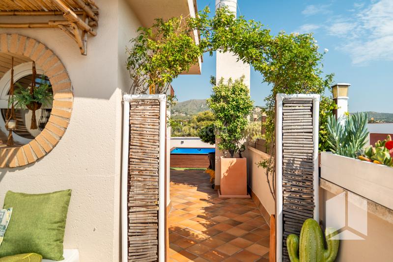 Foto 643b861d-cb98-4f44-8366-b5677ea33861. Duplex with parking pool in Baixador Castelldefels