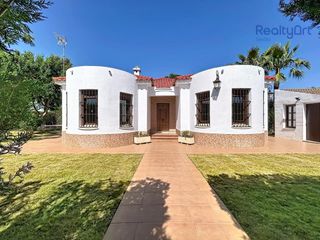 Chalet in Loreto. Urbanizacion el capricho