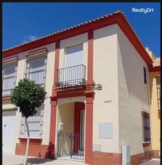 Casa pareada en Umbrete. Casa adosadaesquina umbrete