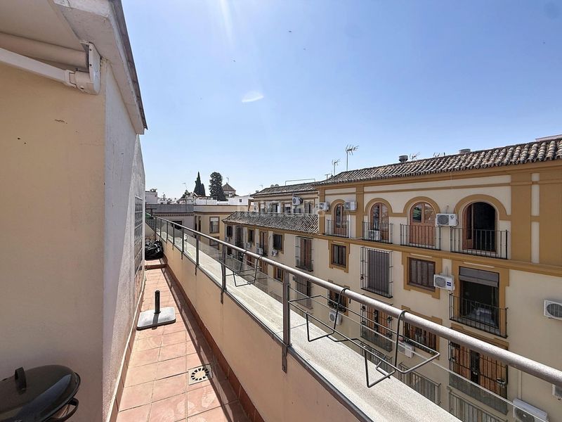 Foto d88f9f3d-347f-43ec-967a-282f14822e4d. Àtic amb aparcament a Feria Sevilla