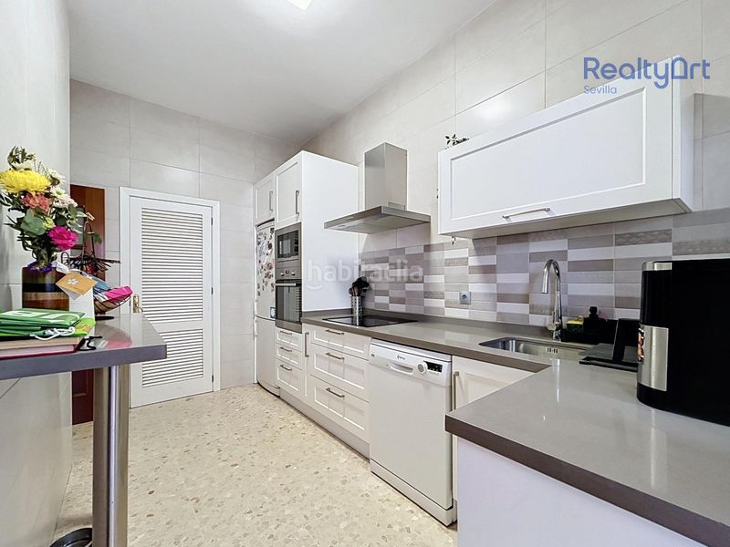 Foto a674f37e-bed5-44bc-8bce-ec140fc93c0a. Casa adossada a Bellavista Sevilla