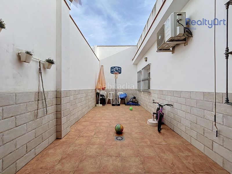 Foto bba7bc8b-d3cc-46b2-8dbf-e52150b72b8c. Casa adossada a Bellavista Sevilla