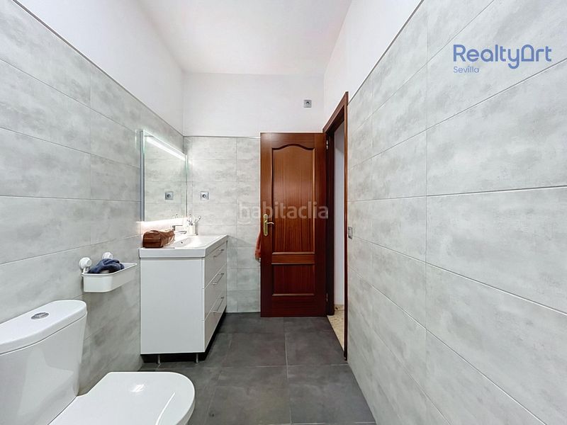 Foto f1f4b07f-7a70-459b-bb93-23a423ca360a. Casa adossada a Bellavista Sevilla