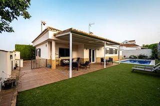 Chalet in Loreto. Chalet independente espartinas